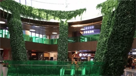 北京住總?cè)f科廣場(chǎng)：綠色植物“無(wú)孔不入”