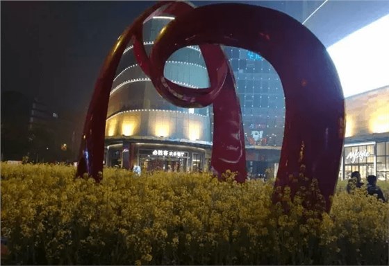 維佳佰港城廣場(chǎng)