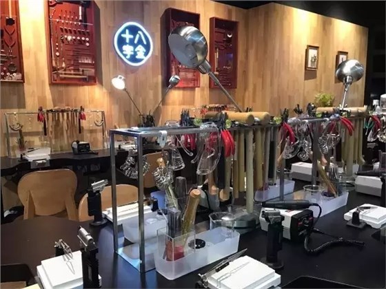言幾又IFS店內(nèi)銀飾DIY體驗館