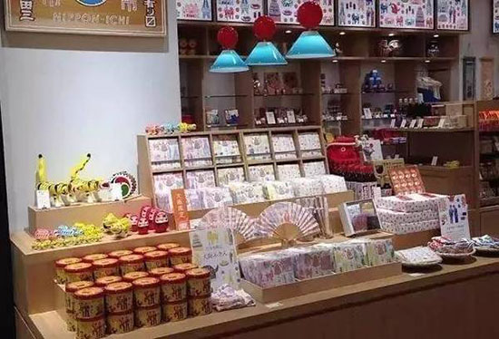 只賣(mài)雜貨卻成購(gòu)物中心人氣王