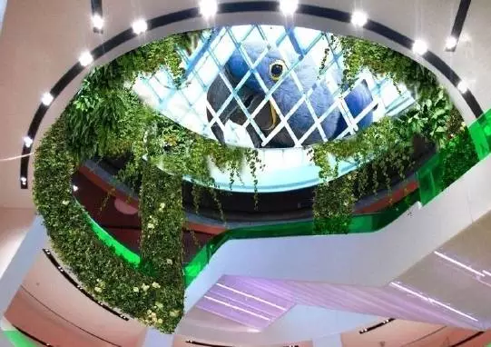 北京住總?cè)f科廣場(chǎng)：綠色植物“無(wú)孔不入”