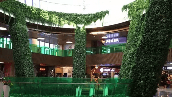 北京住總?cè)f科廣場(chǎng)：綠色植物“無(wú)孔不入”