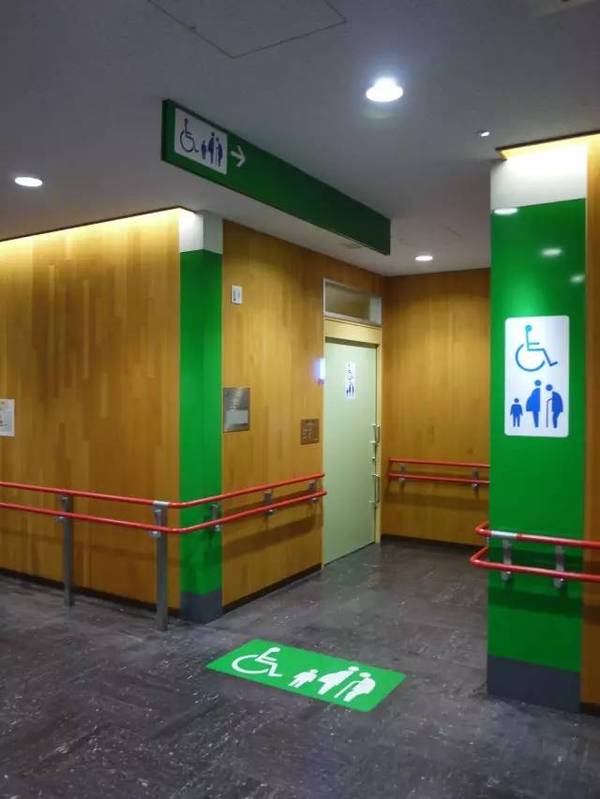 公共衛(wèi)生間