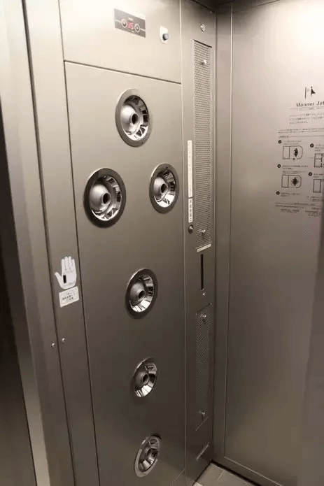 商場公共衛(wèi)生間定義為“Switch Room”（轉(zhuǎn)換室）