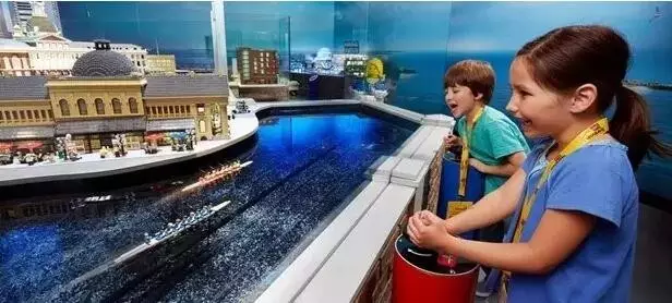全國(guó)首個(gè)樂高探索中心+海洋生物水族館聯(lián)合概念店